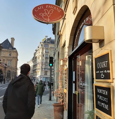 Charming tea salon and café in Paris. Exclusive desserts by Jean-Paul Hévin.