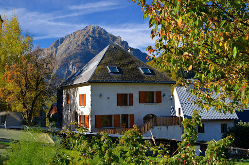 l'auberge la cure a oz-en oisans vous acceuille toute l'annee dans son restaurant gastronomique et ses chambres d'hotes