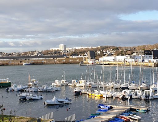 Contactez l'Hôtel 2 étoiles Les Océanides à Concarneau en Bretagne Sud pour plus d'informations sur votre séjour à la mer dans le Finistère Sud !